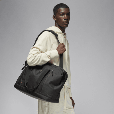 Jordan Flight Duffle Duffle Bag (40L). Nike BE